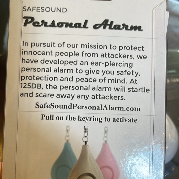 SAFESOUND PERSONAL ALARM WHITE KEYCHAIN 125 DB SELF DEFENSE STUDENT SAFETY - Picture 2 of 3